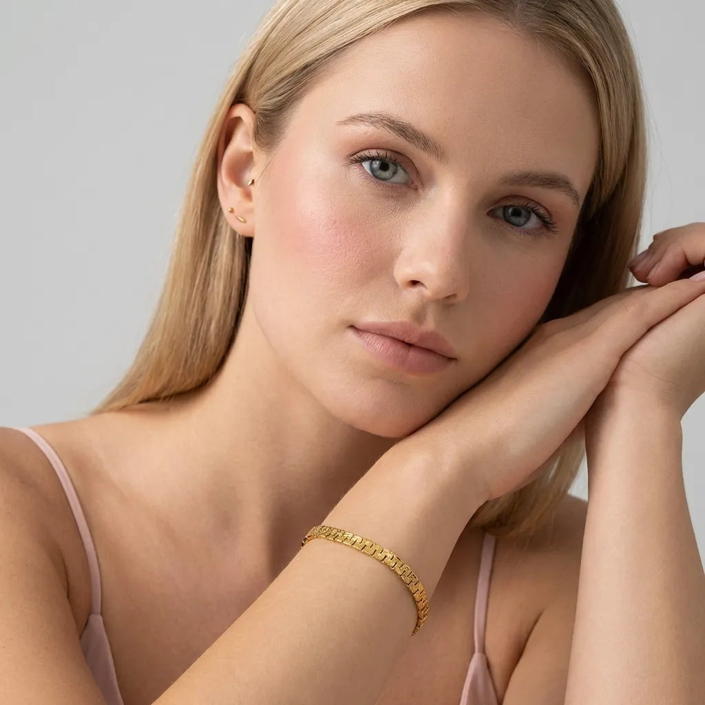 Emma Link Gold Bracelet in 18K Gold Finish