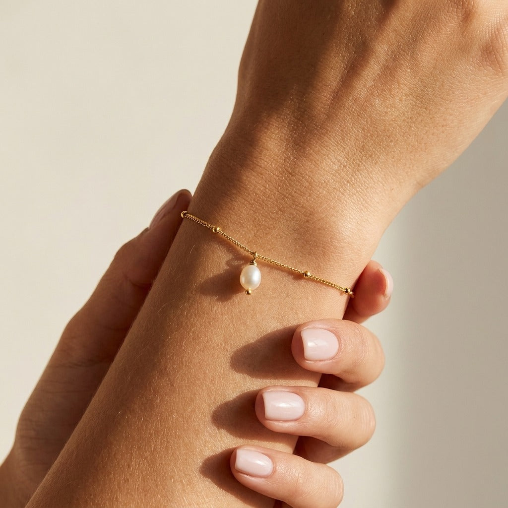 Léa Dainty Pearl Drop Bracelet with Ethically Sourced Pearl