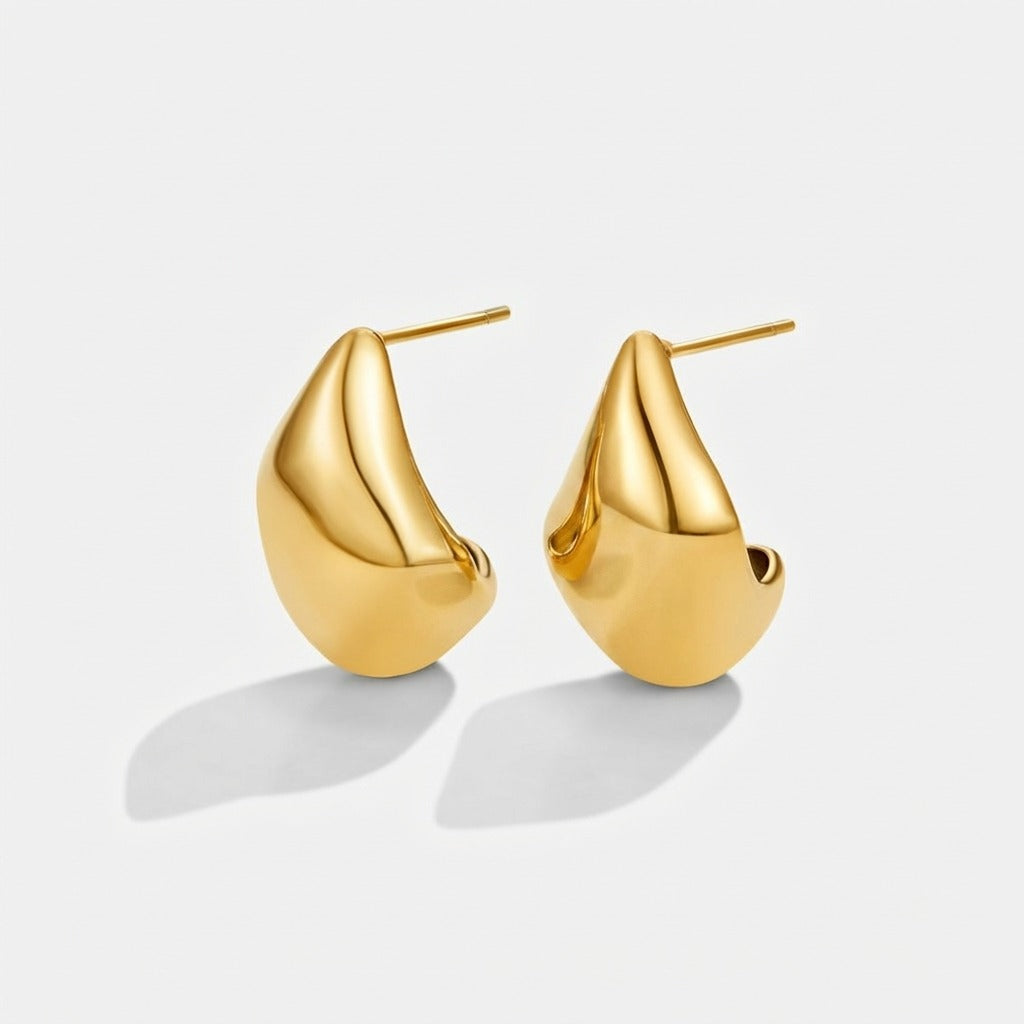 Lena Curved Hoop Earrings in gold PVD finish