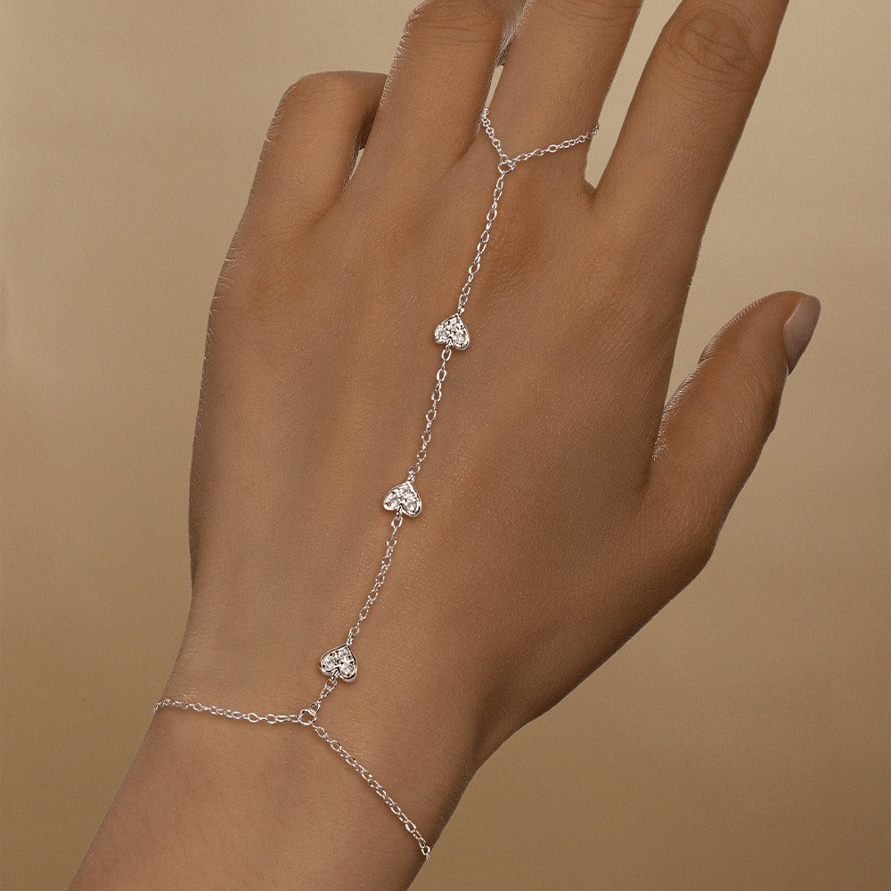 Amélie Crystal Heart Hand Chain