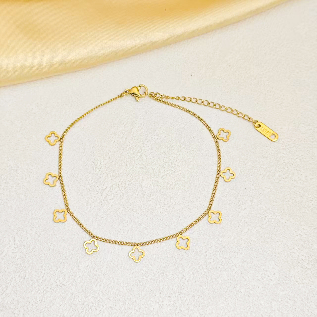 Eliana Clovers Charm Anklet