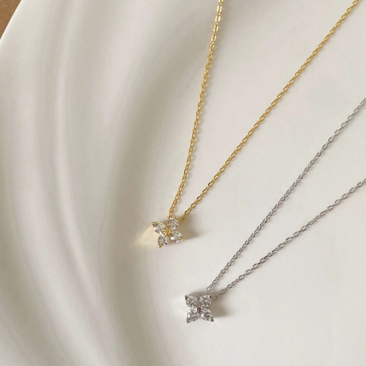 Emma Clover Pedant Necklace