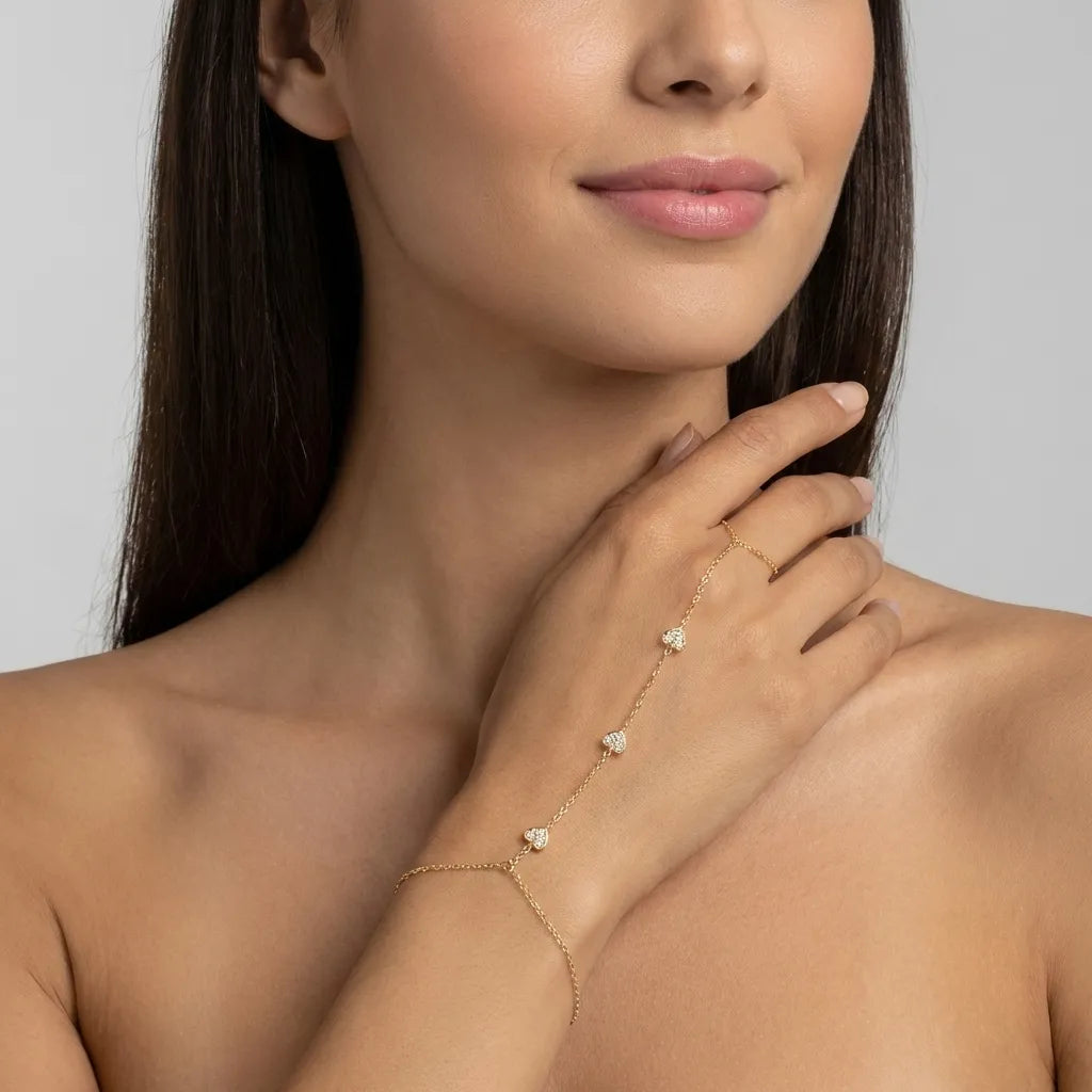 Amélie Crystal Heart Hand Chain