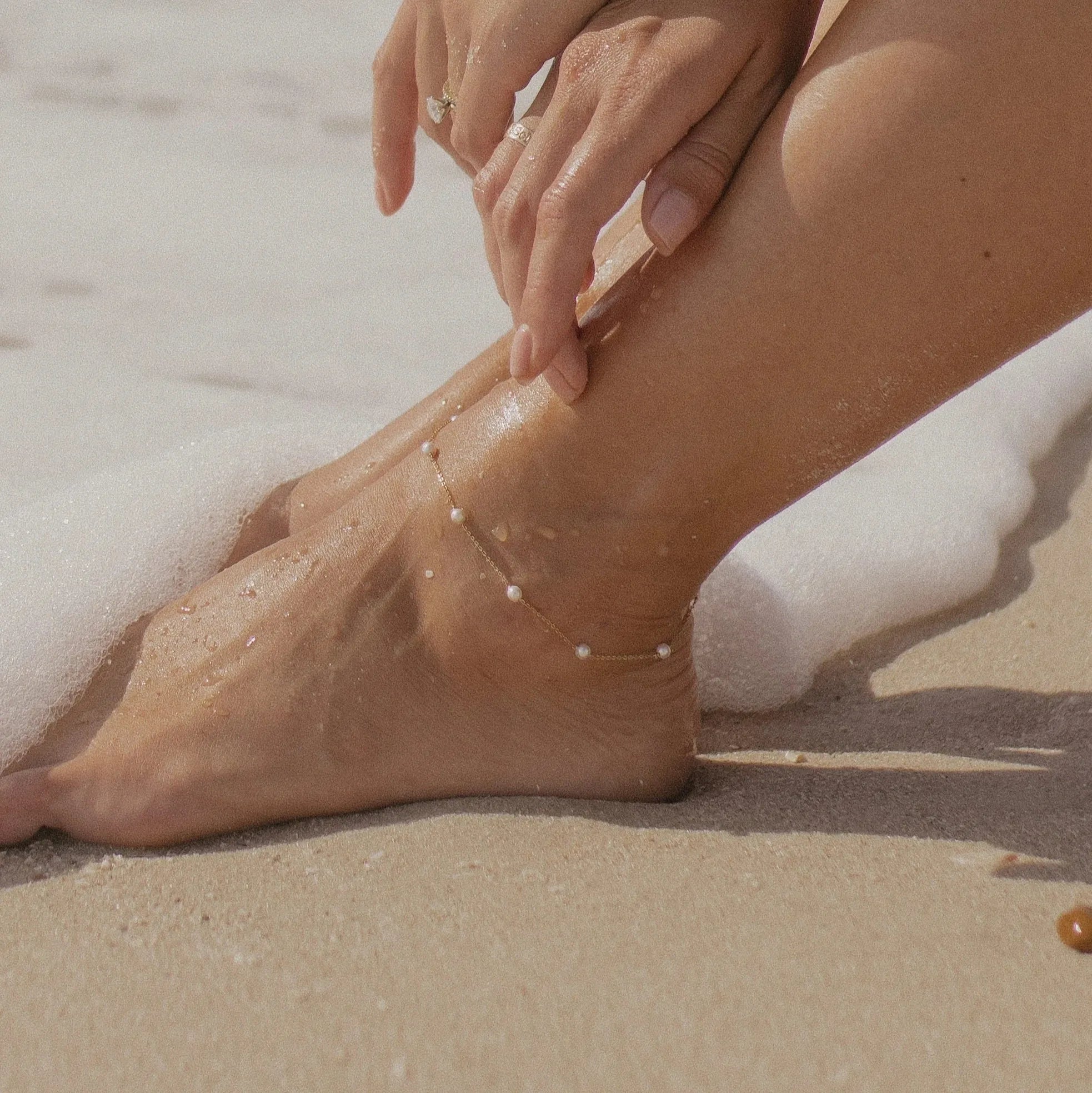 Élise Dainty Pearl Anklet