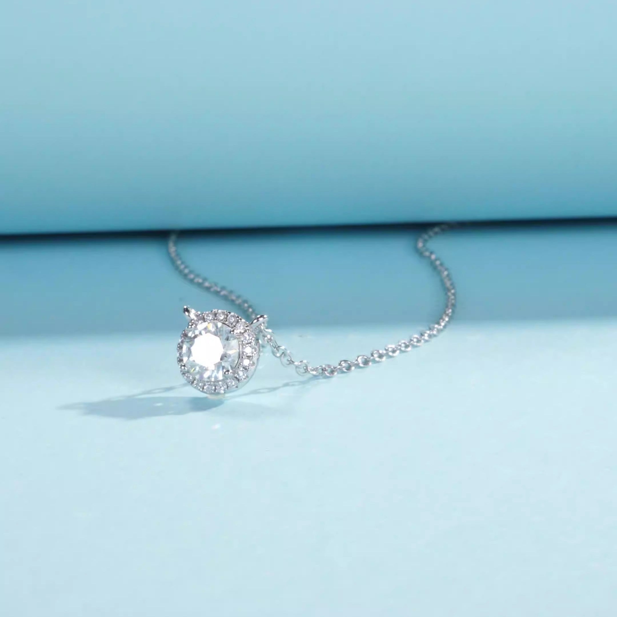 Olivia Cercle Halo Necklace