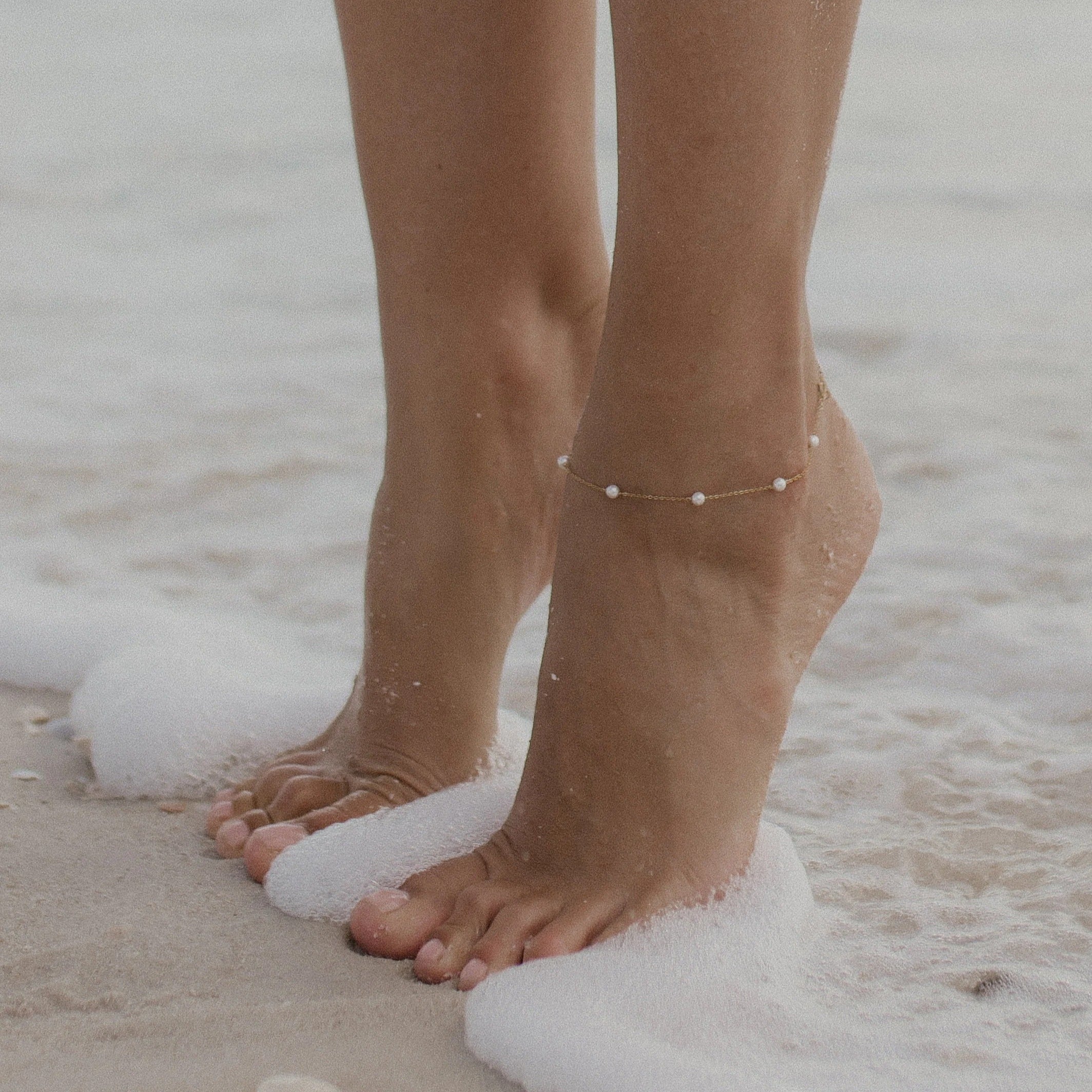 Élise Dainty Pearl Anklet