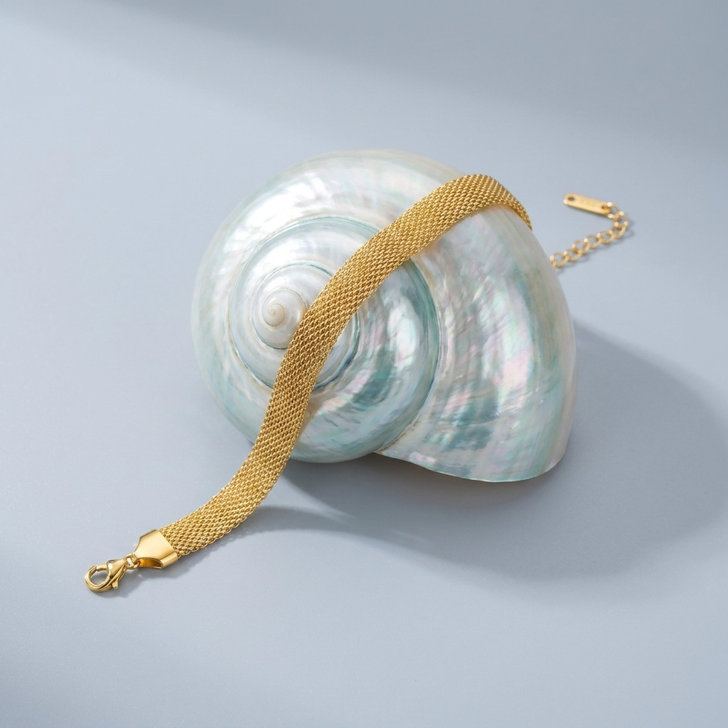 Élise Gold Mesh Bracelet in 18K Gold Finish
