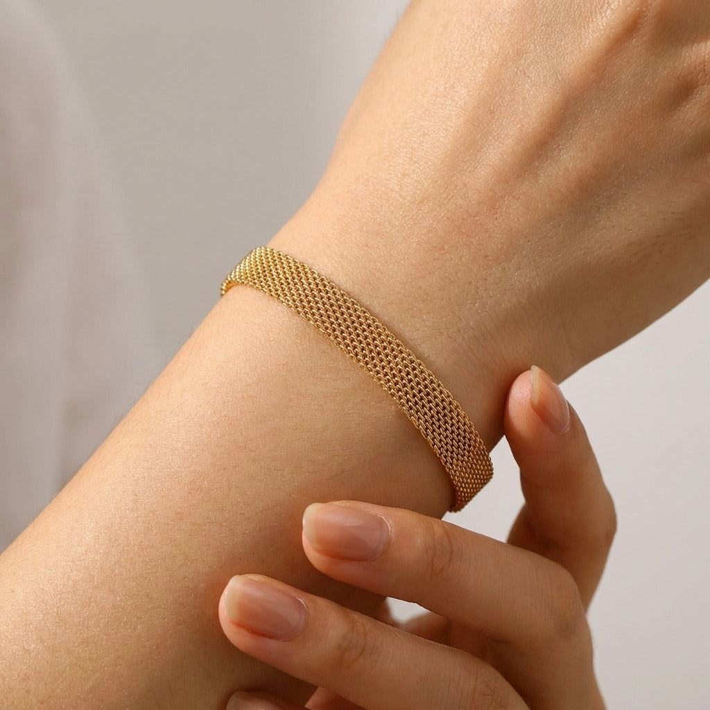 Élise Gold Mesh Bracelet in 18K Gold Finish