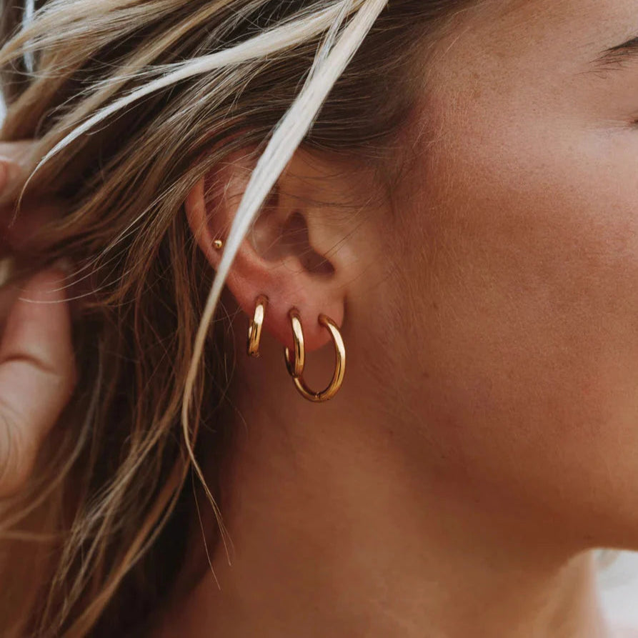 Amelia Classic Round Hoops