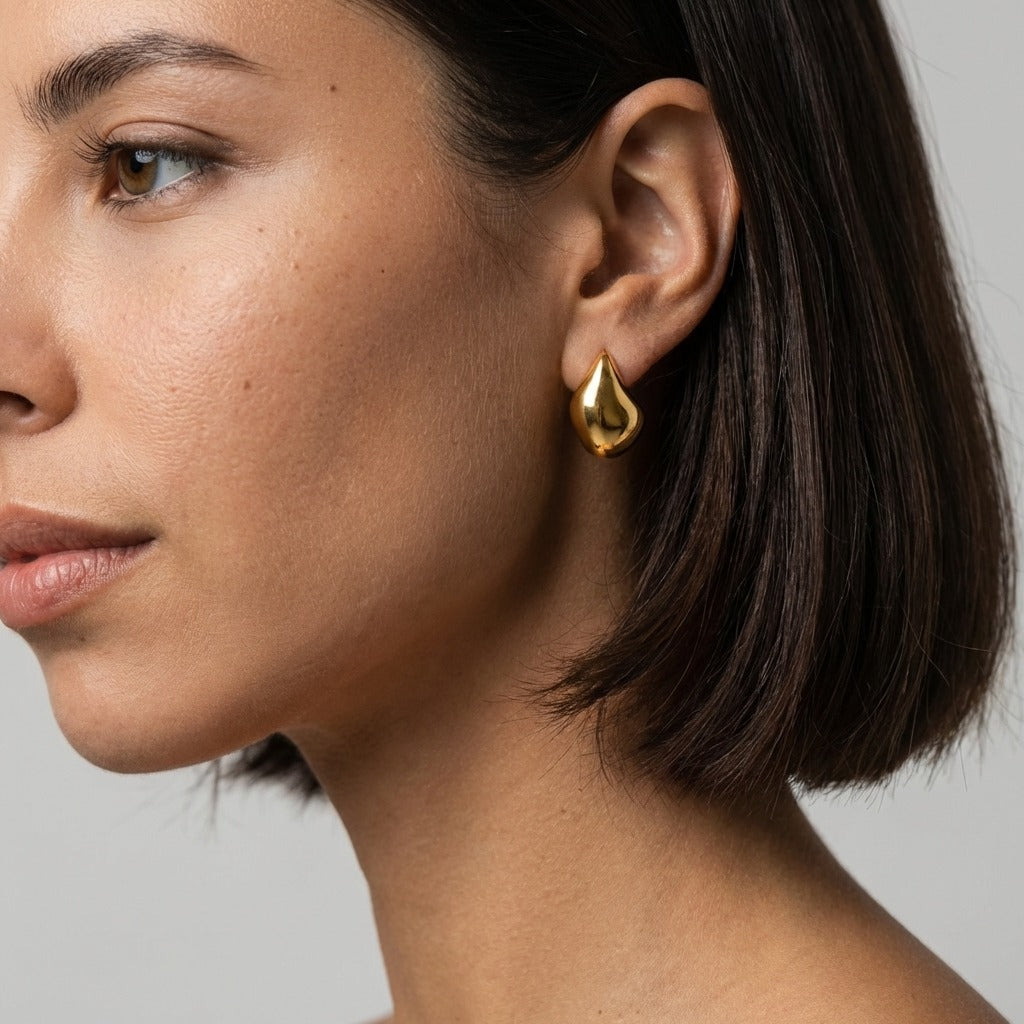 Lena Curved Hoop Earrings in gold PVD finish