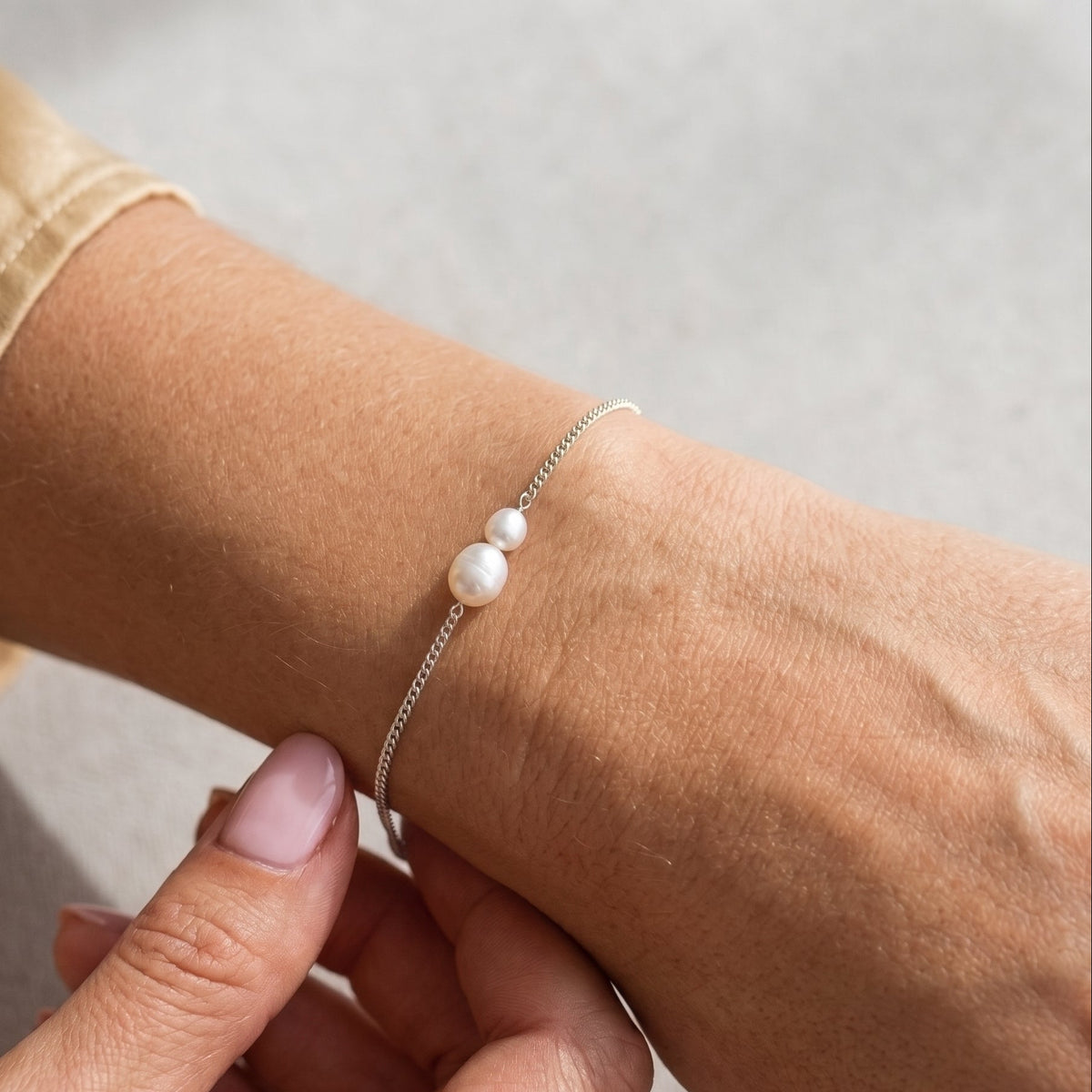 Noemi Pearl Silver Chain Bracelet