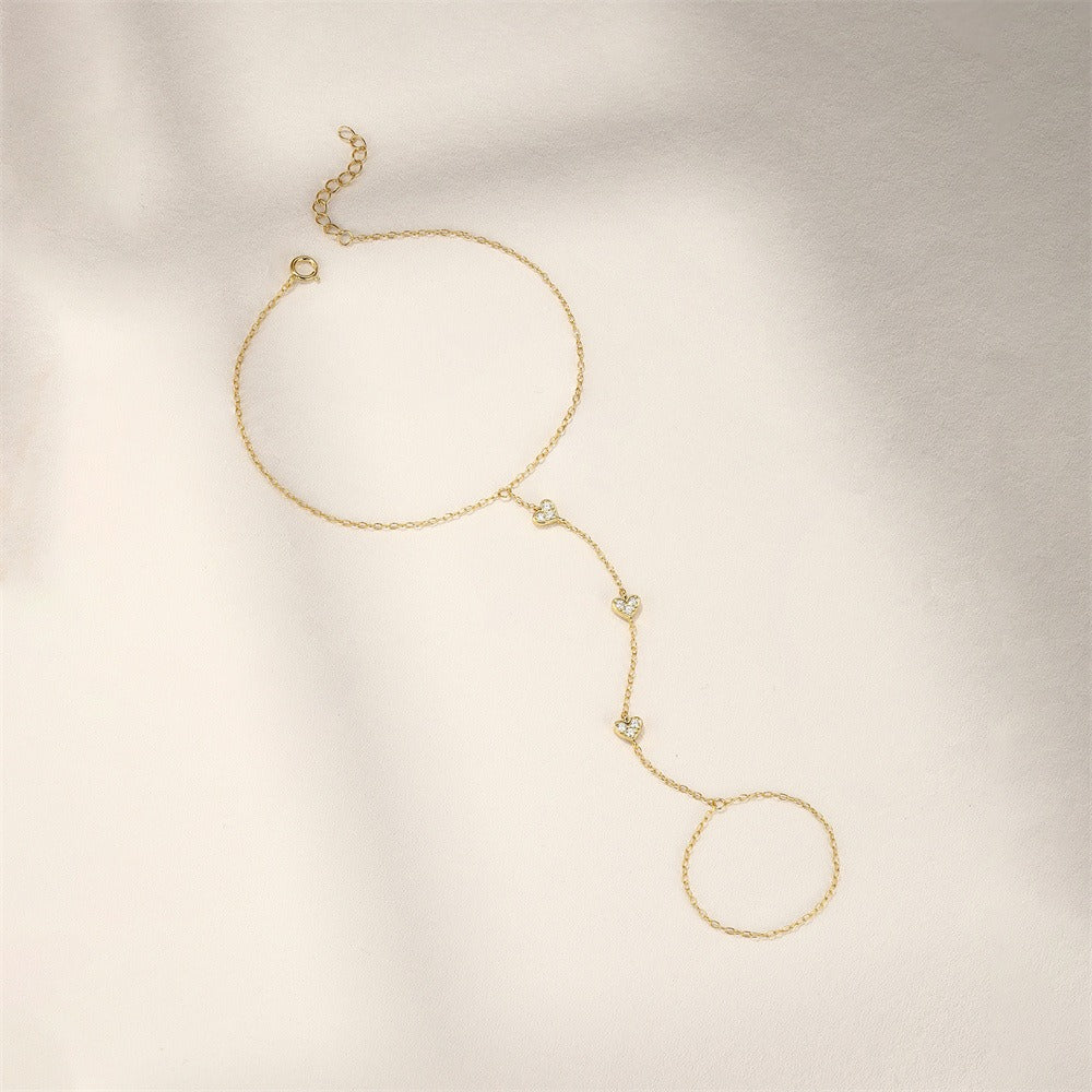 Amélie Crystal Heart Hand Chain