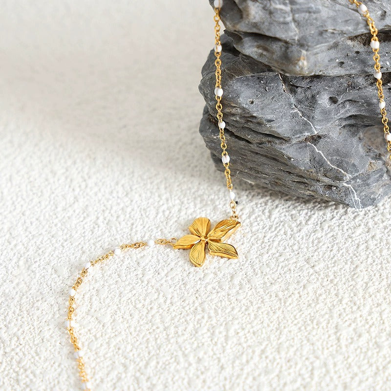 Florencia Flower Necklace
