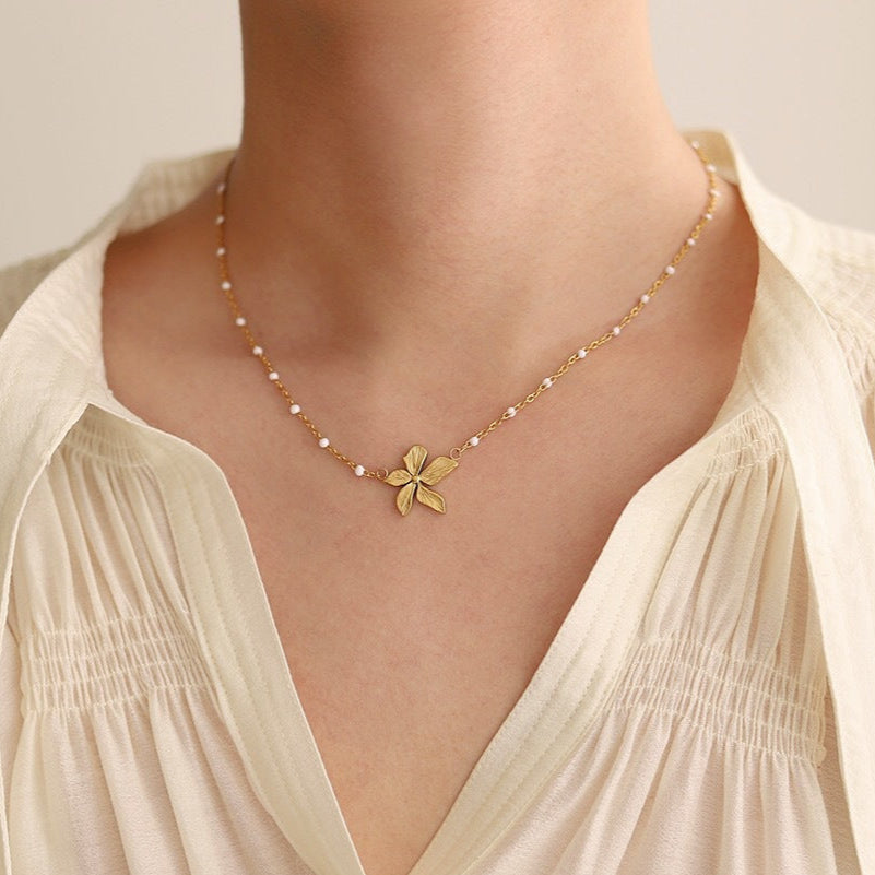 Florencia Flower Necklace