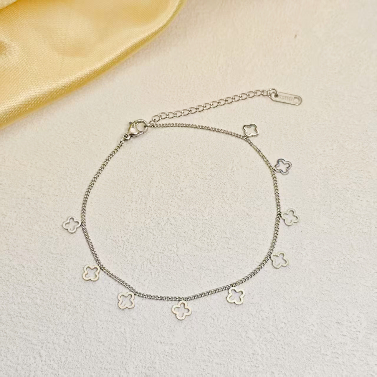 Eliana Clovers Charm Anklet
