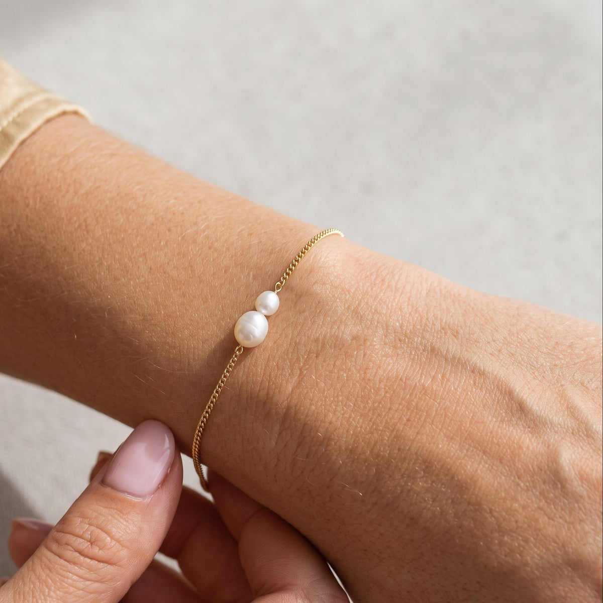 Noemi Pearl Gold Chain Bracelet