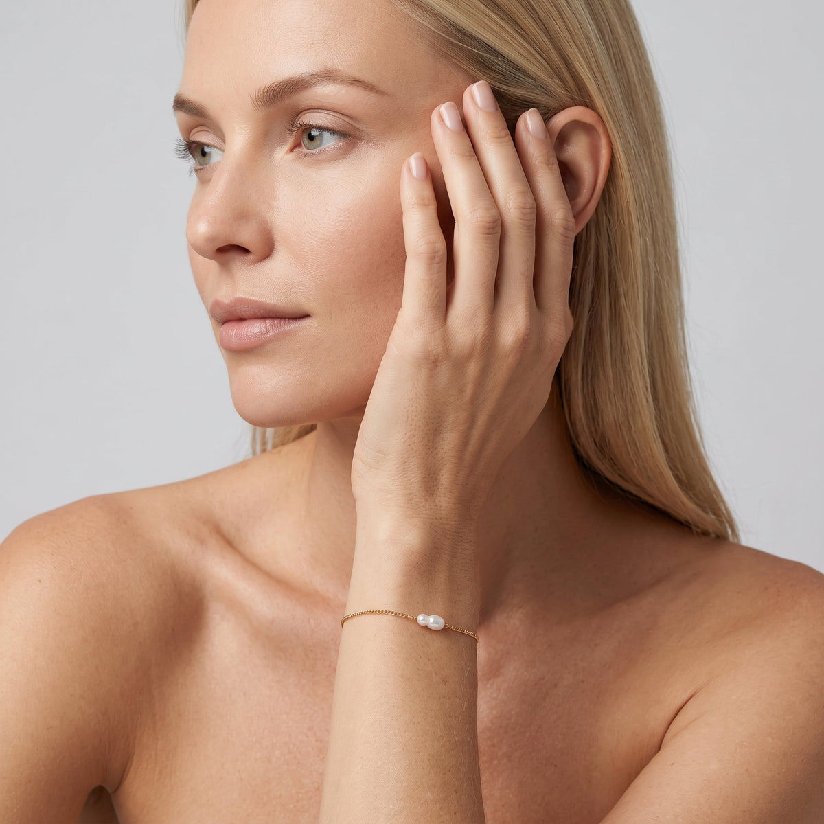 Noemi Pearl Gold Chain Bracelet