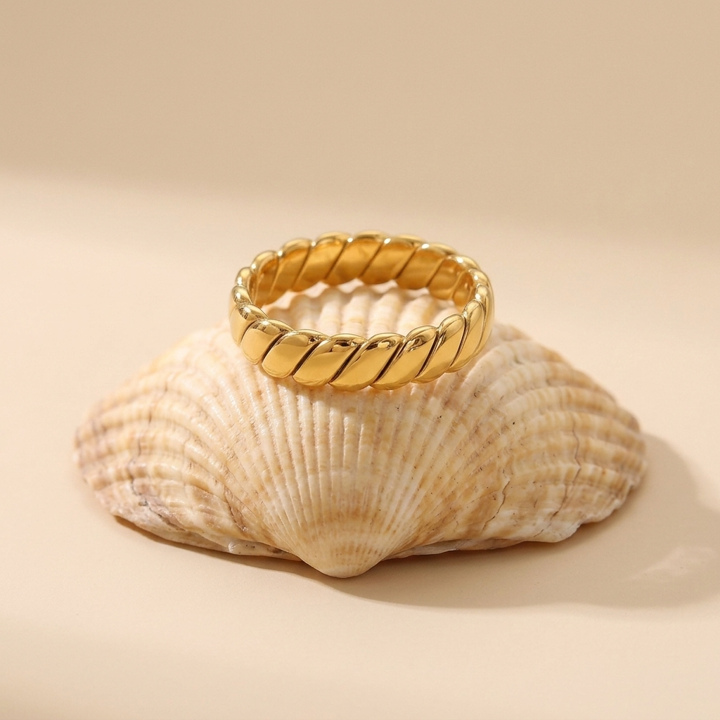 Maria Twisted Gold Ring