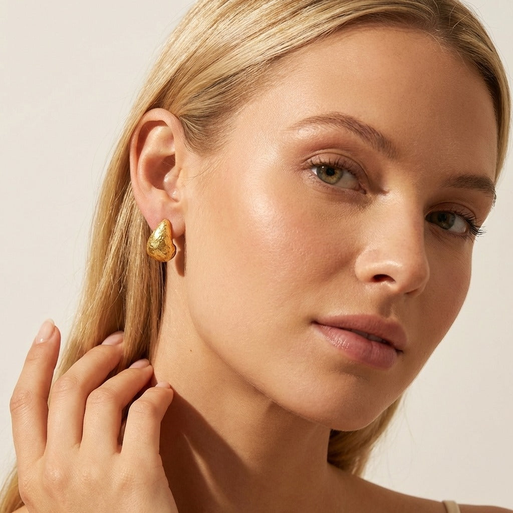 Élise Sculpted Drop Gold Earrings