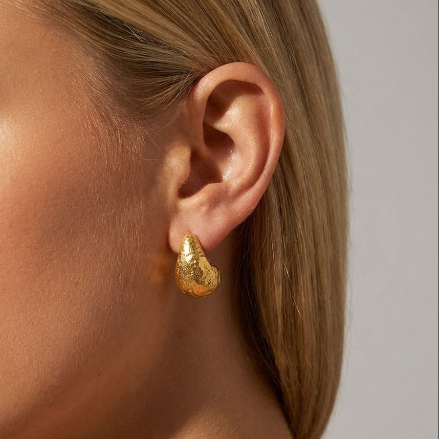 Élise Sculpted Drop Gold Earrings