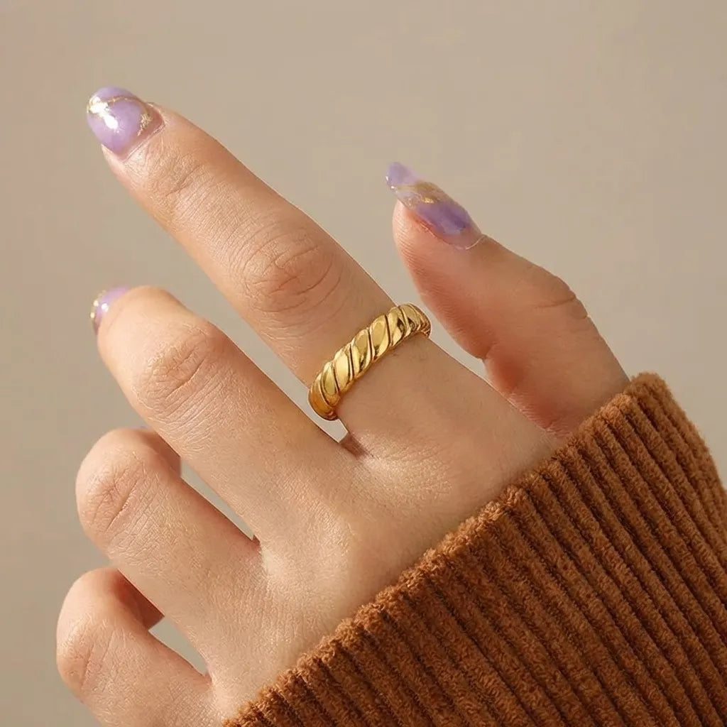 Clara Twisted Ring
