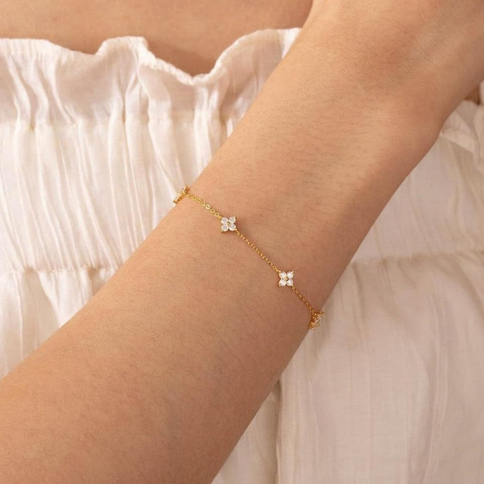 Chloe Cluster Clover Bracelet