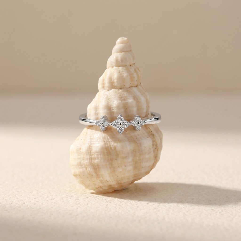 Lydia Clovers Ring in Sterling Silver with Premium Zircons