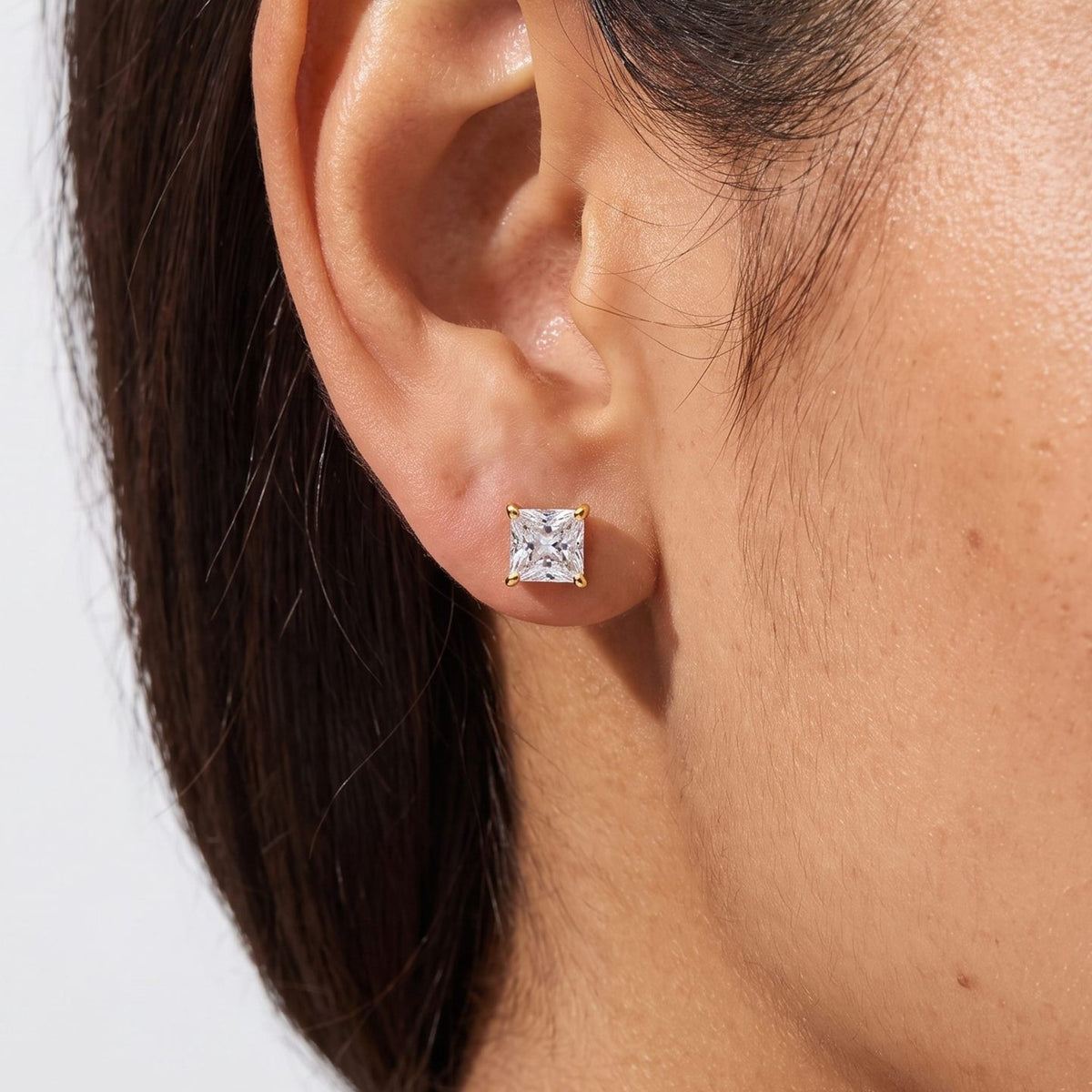 Woman wearing the Mia Square Stud Earrings on the lobe with a gold setting