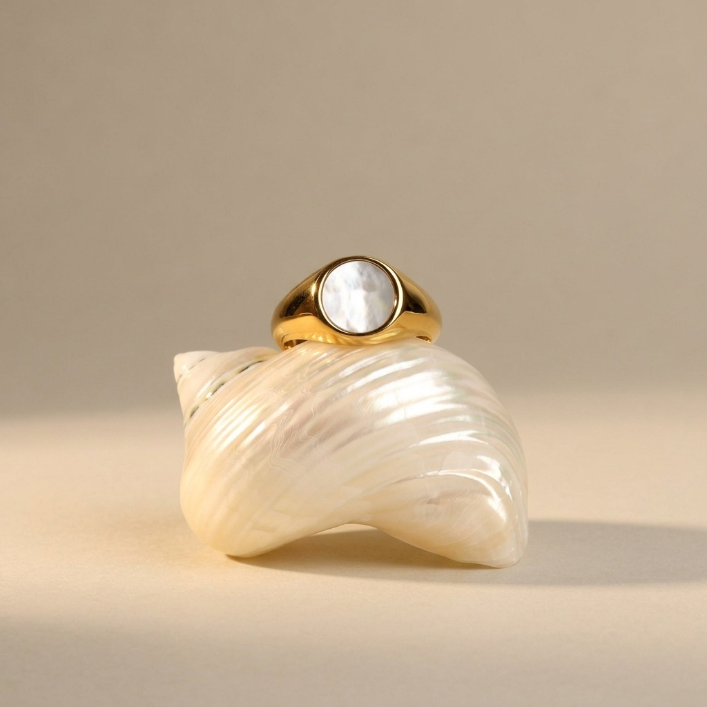 Mother Of Pearl Ring with luminous pearl stone